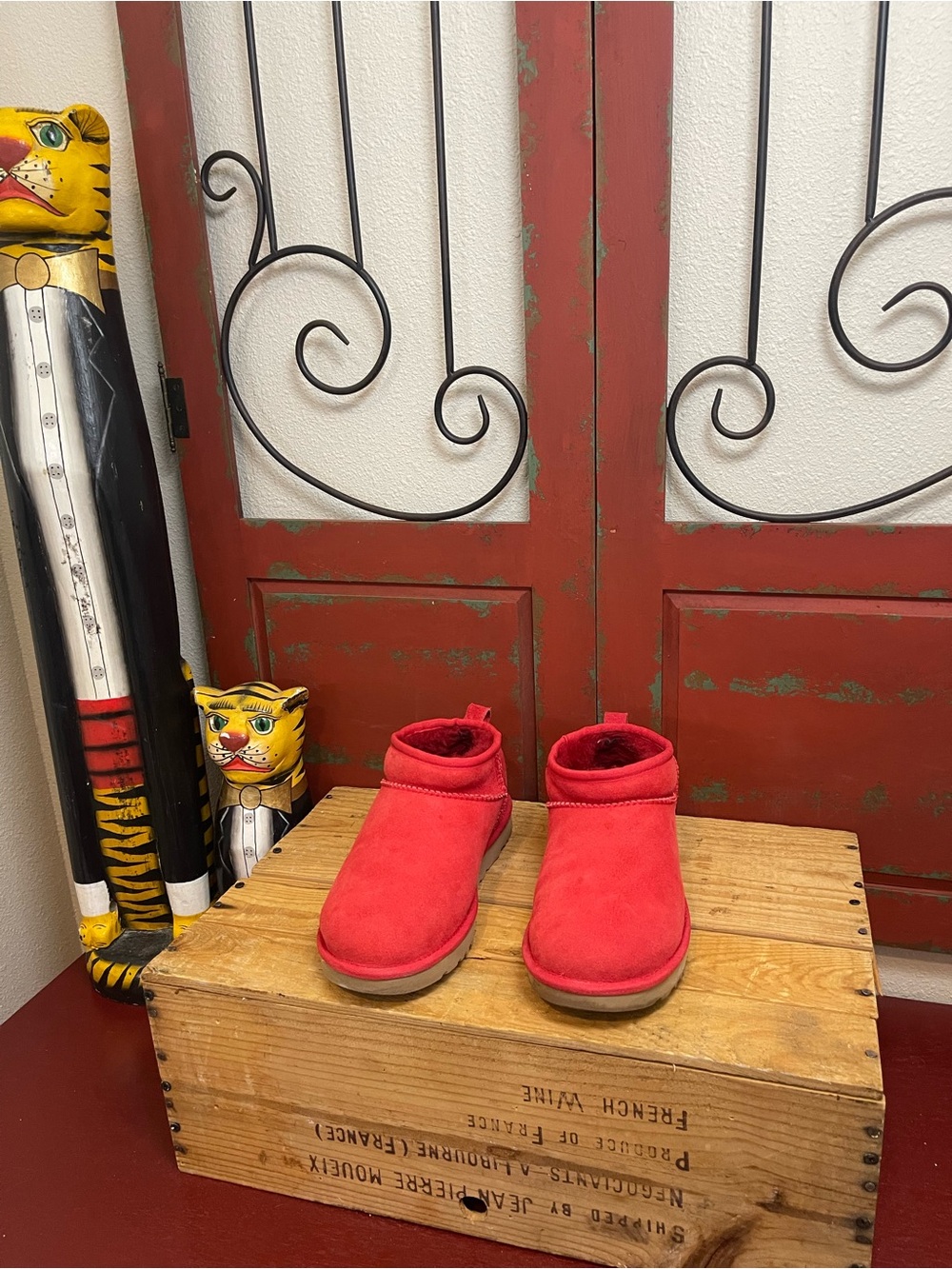 UGG Classic Ultra Mini Boots Cherry Red Suede Ankle Boots Size 9 (1116109)